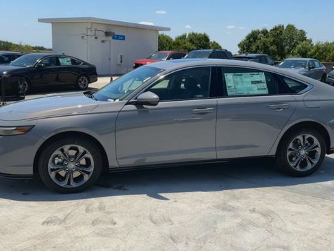 Used 2024 Honda Accord EX-L image 9