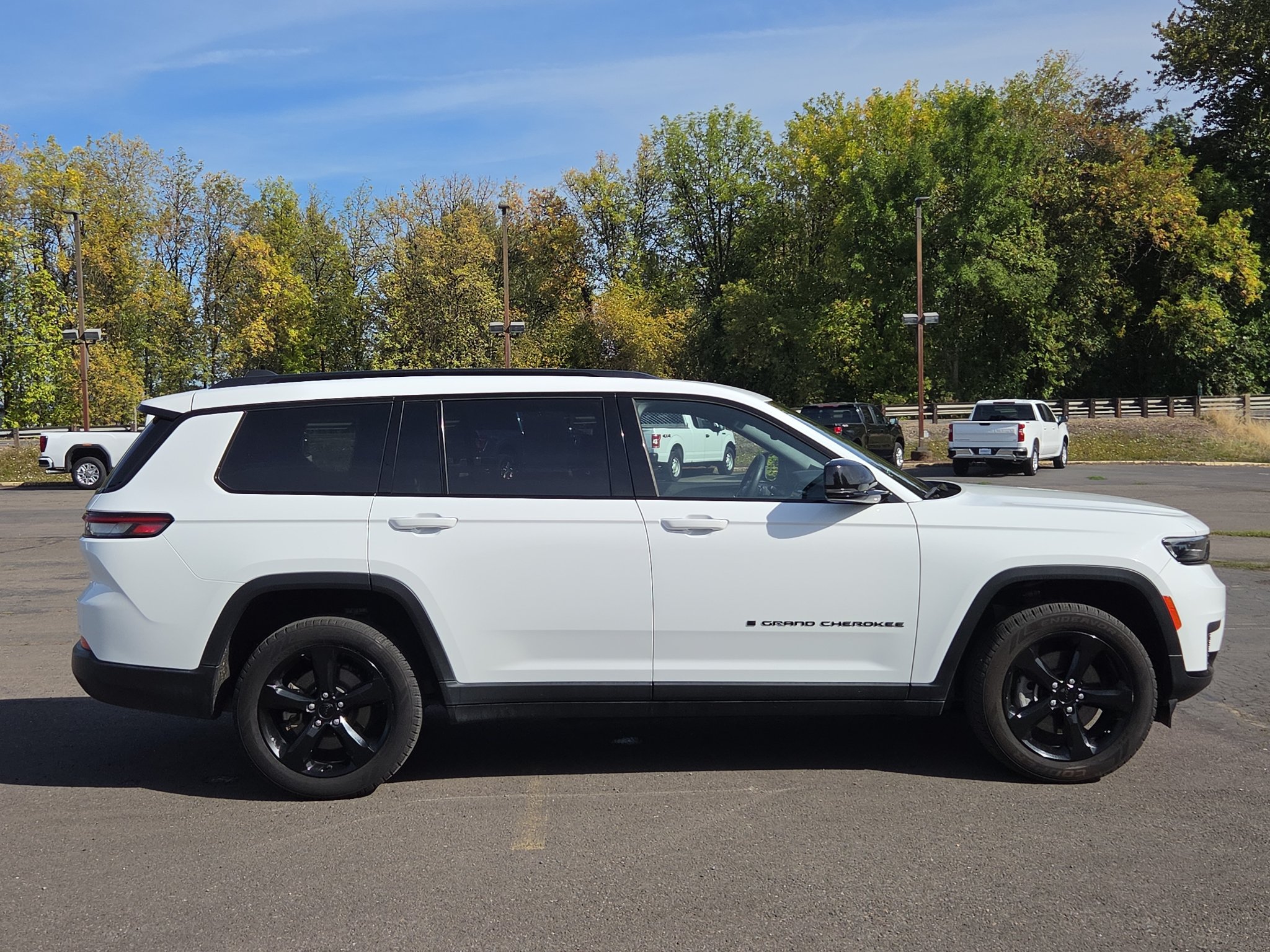 Used 2023 Jeep Grand Cherokee L Laredo AWD/4WD image 19
