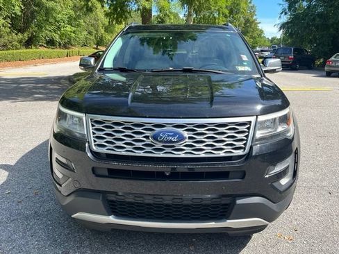 Used 2017 Ford Explorer Platinum AWD/4WD image 3