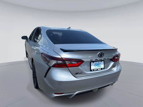 Used 2022 Toyota Camry SE FWD image 6