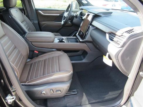 New 2026 GMC Acadia Denali Ultimate FWD image 8