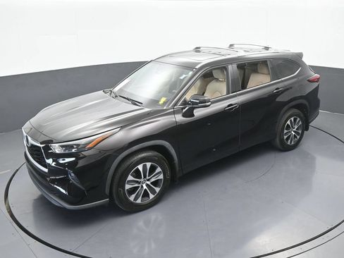 Used 2022 Toyota Highlander XLE FWD image 47