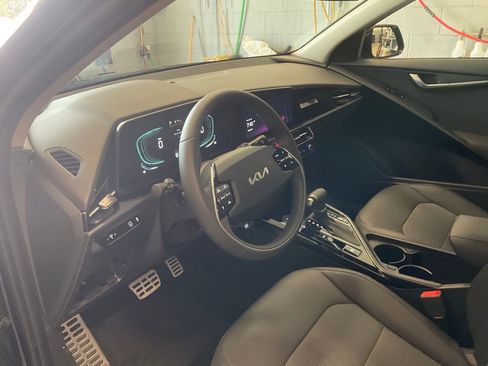 New 2025 Kia Niro EX Touring image 12