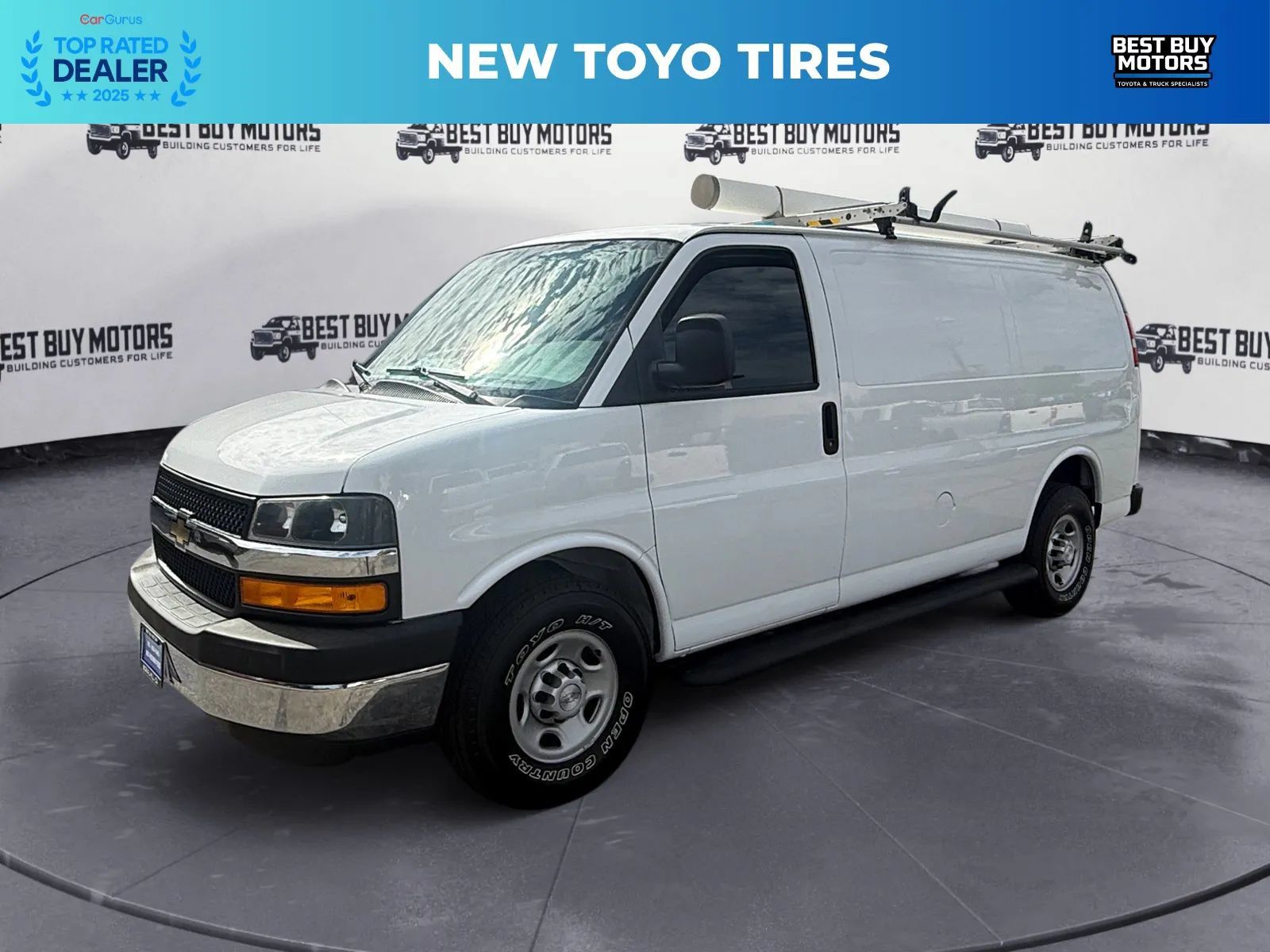 Used 2018 Chevrolet Express 2500 w/ Driver Convenience Package RWD image 3