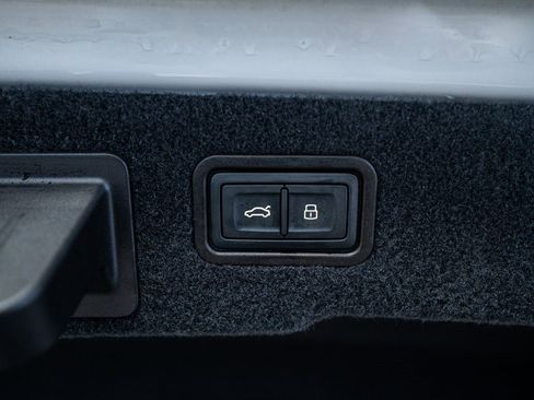 Used 2023 Audi S8 image 63