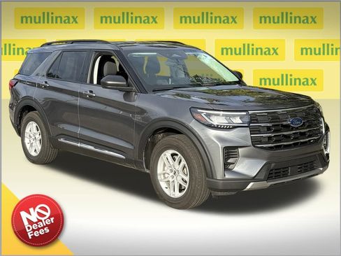 Used 2025 Ford Explorer Active image 1