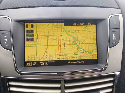 Used 2010 Lincoln MKT AWD image 21