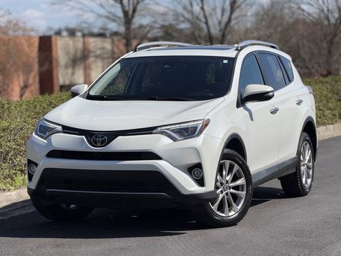 Used 2018 Toyota RAV4 Limited FWD image 1