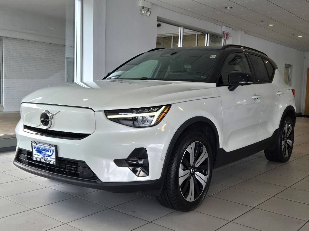 Used 2023 Volvo XC40 Recharge Plus AWD/4WD image 3