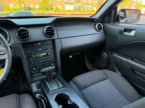 Used 2007 Ford Mustang Coupe RWD image 9