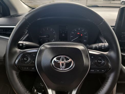 Used 2025 Toyota Corolla Cross LE image 28