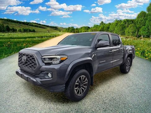 Used 2020 Toyota Tacoma TRD Sport w/ TRD Premium Sport Package AWD/4WD image 3