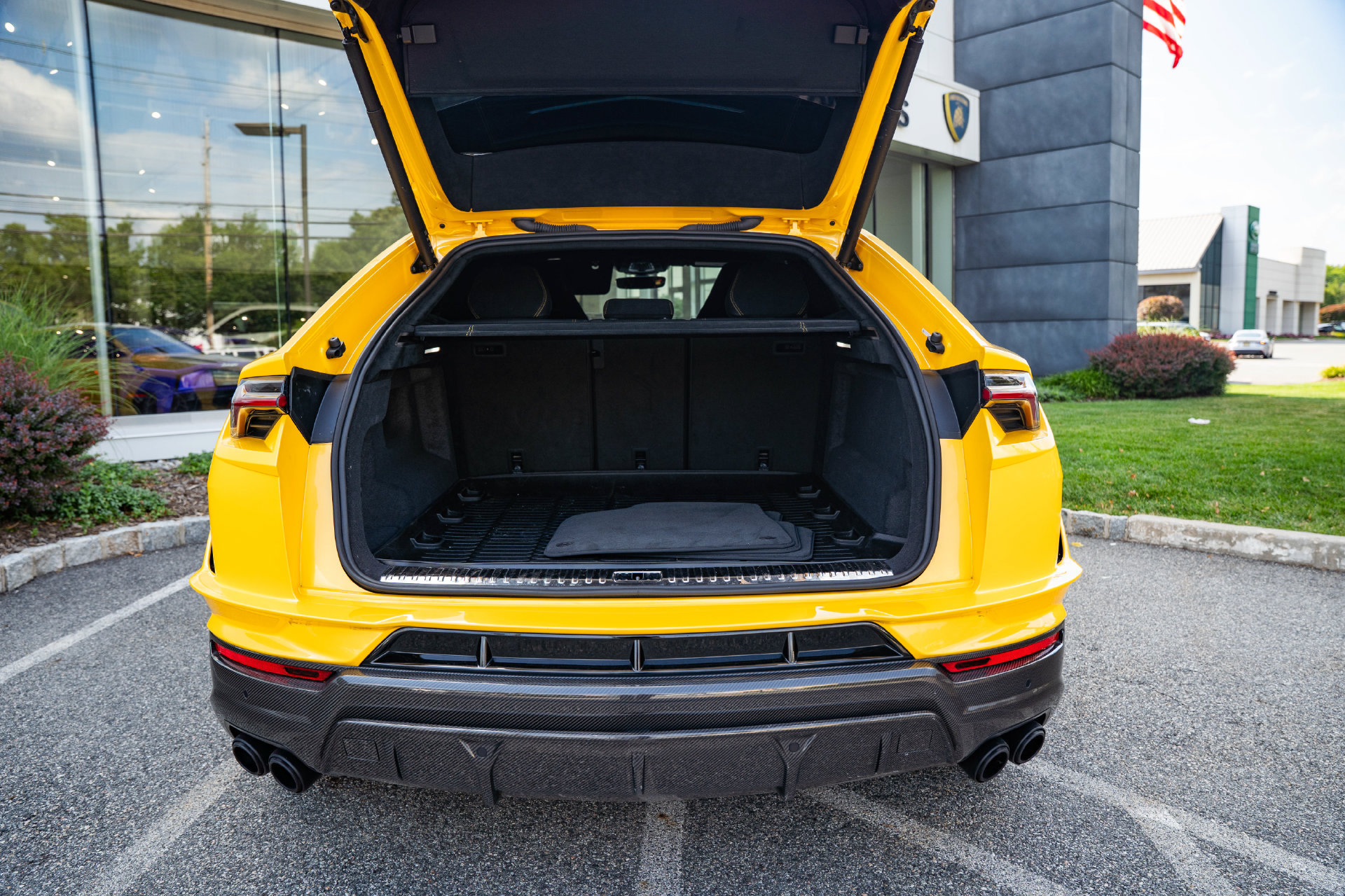 Used 2024 Lamborghini Urus Performante AWD/4WD image 36