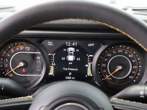 Used 2024 Jeep Gladiator Sport image 24