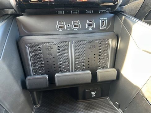 New 2026 RAM 1500 Laramie w/ Night Edition image 28