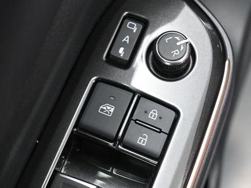 Certified 2024 Toyota Crown Platinum image 7