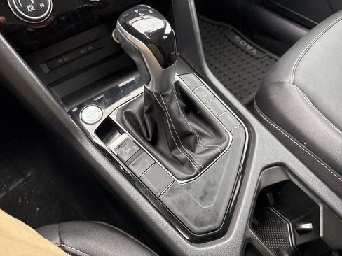 Used 2023 Volkswagen Taos SE w/ Panoramic Sunroof Package image 25