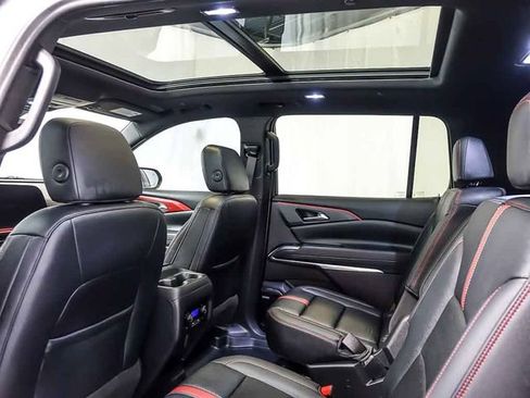 Certified 2024 Chevrolet Traverse RS w/ LPO, Floor Liner Package AWD/4WD image 16