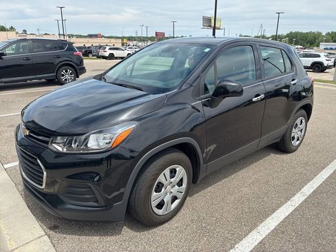 Used 2019 Chevrolet Trax LS FWD image 2