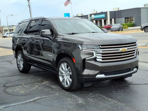 Used 2021 Chevrolet Tahoe High Country w/ Premium Package AWD/4WD image 3