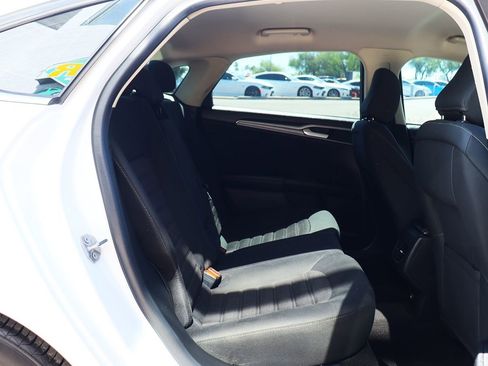 Used 2020 Ford Fusion SE image 27