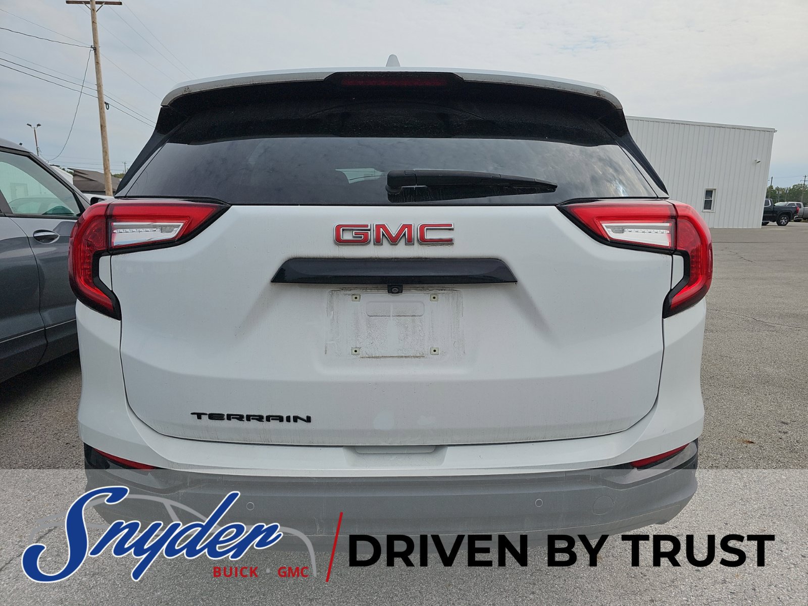 Used 2023 GMC Terrain SLE w/ Driver Convenience Package FWD image 6