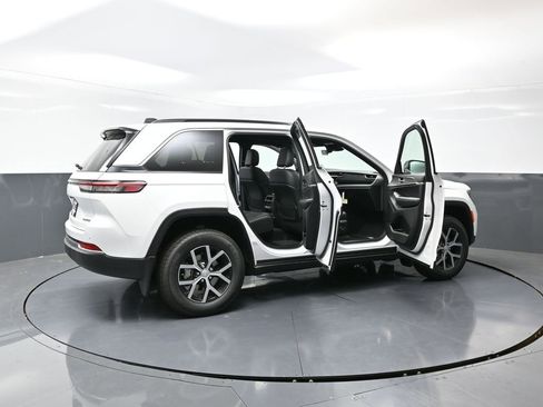 New 2025 Jeep Grand Cherokee Limited w/ Trailer Tow Package image 45