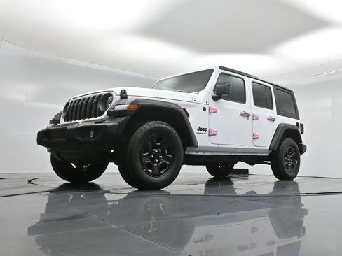 Used 2025 Jeep Wrangler Sport image 42