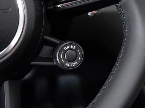 Certified 2025 Porsche Macan image 16