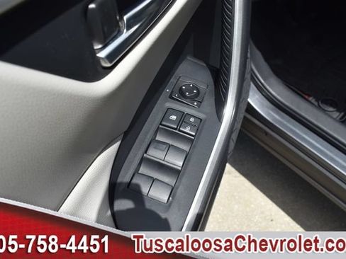 Used 2019 Toyota RAV4 XLE w/ Convenience Package FWD image 18