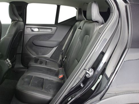 Certified 2025 Volvo XC40 B5 Plus image 32