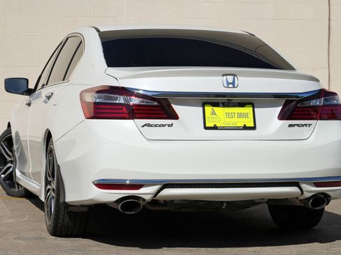 Used 2017 Honda Accord Sport image 5