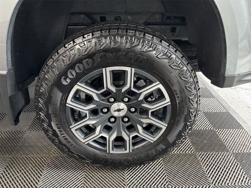Used 2024 Chevrolet Colorado Z71 w/ Z71 Convenience Package 2 AWD/4WD image 15
