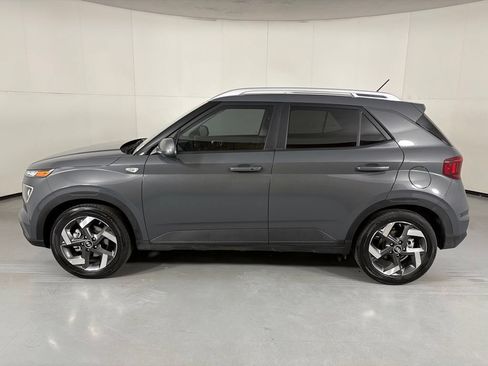 Used 2025 Hyundai Venue SEL FWD image 5