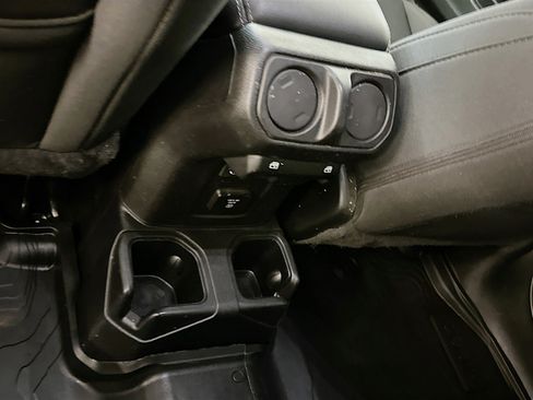 Used 2021 Jeep Wrangler Unlimited Sahara image 28