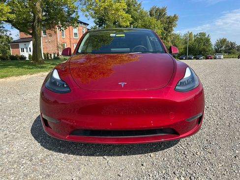 Used 2024 Tesla Model Y Long Range AWD/4WD image 2