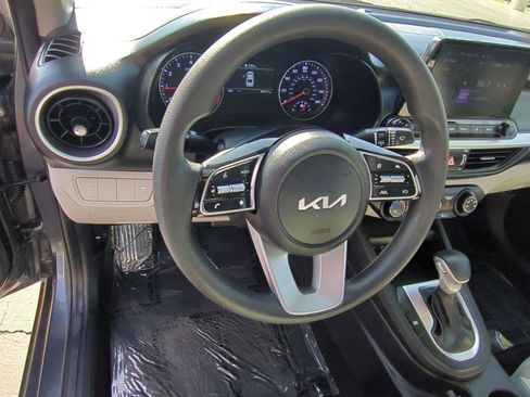 Used 2022 Kia Forte LXS image 11