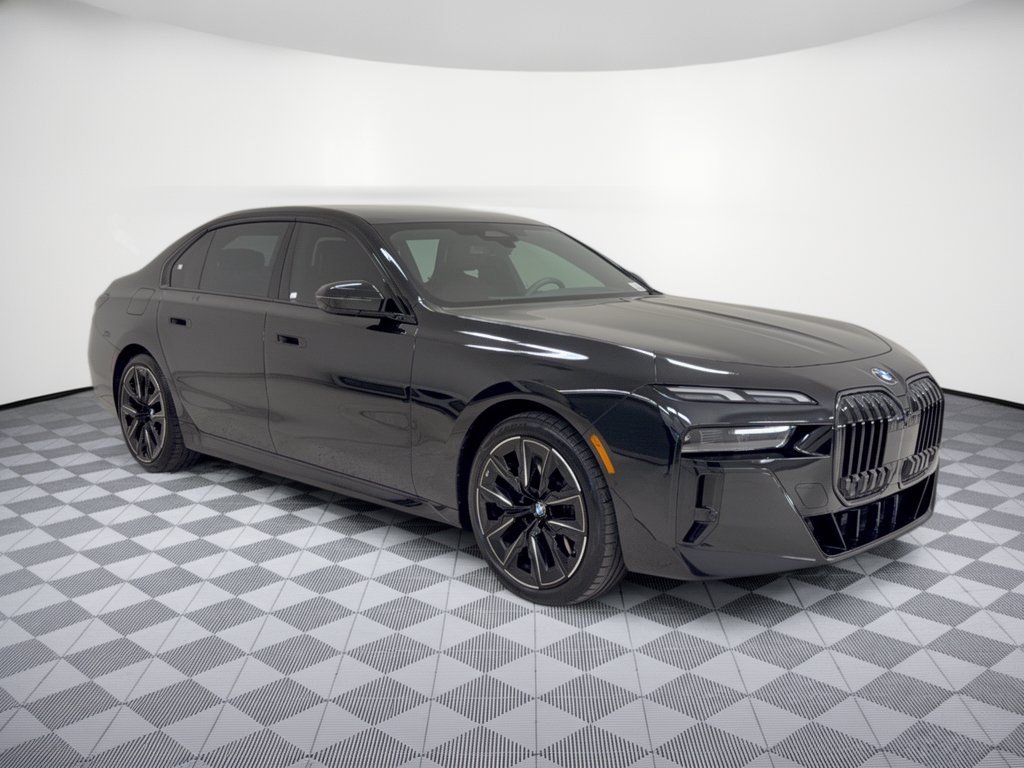 Used 2025 BMW 740i w/ Premium Package RWD image 7