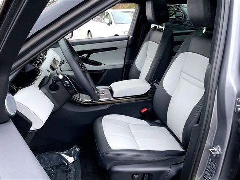 Used 2026 Land Rover Range Rover Evoque Dynamic SE image 9