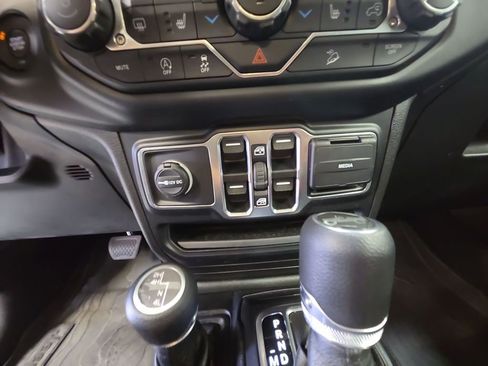 Used 2019 Jeep Wrangler Unlimited Sport S AWD/4WD image 32