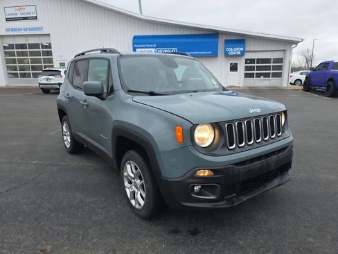 Used 2018 Jeep Renegade Latitude w/ Popular Equipment Group image 7