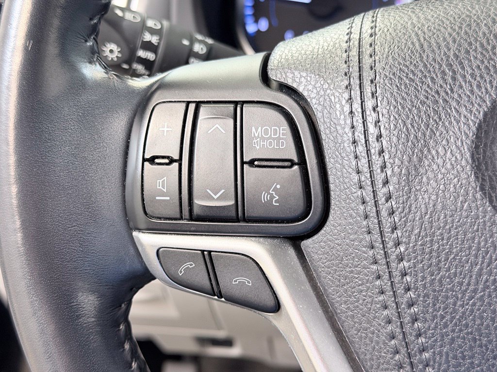 Used 2018 Toyota Highlander Plus AWD/4WD image 50
