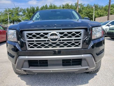 Used 2022 Nissan Frontier SV RWD image 2