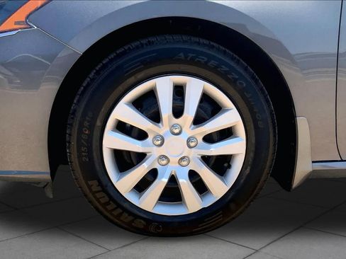 Used 2024 Nissan Altima 2.5 S FWD image 10