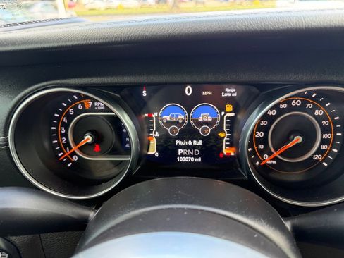 Used 2019 Jeep Wrangler Unlimited Sahara image 29