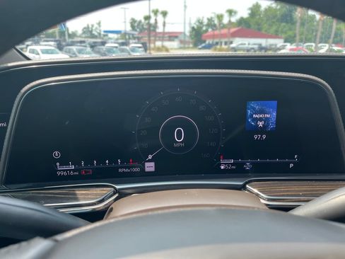 Used 2021 Cadillac Escalade Premium Luxury AWD/4WD image 15