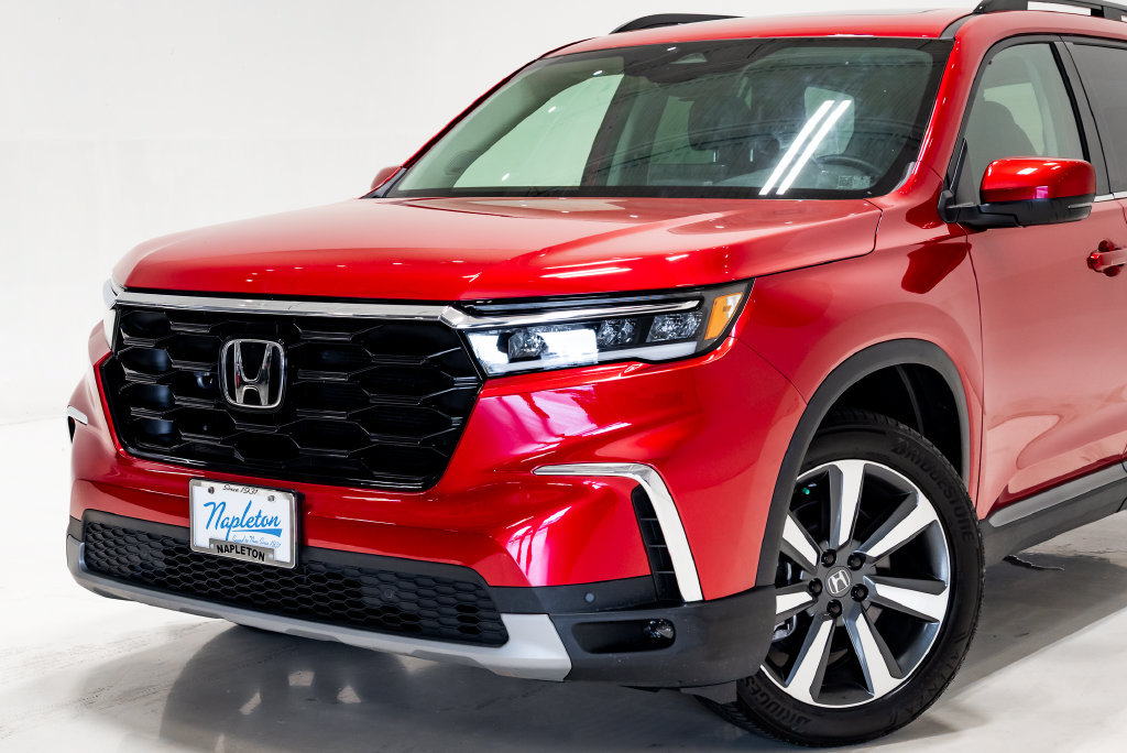 Used 2025 Honda Pilot Touring image 4