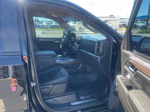 Used 2023 Chevrolet Silverado 1500 LT Trail Boss w/ LT Trail Boss Premium Package image 32