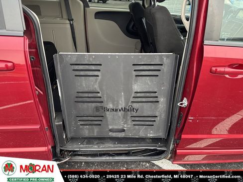 Used 2015 Dodge Grand Caravan SXT image 32