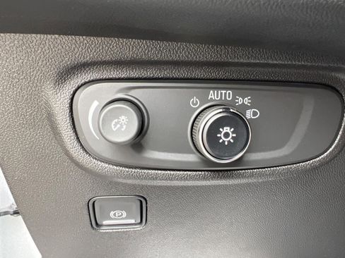Used 2022 GMC Terrain SLE w/ Driver Convenience Package AWD/4WD image 19